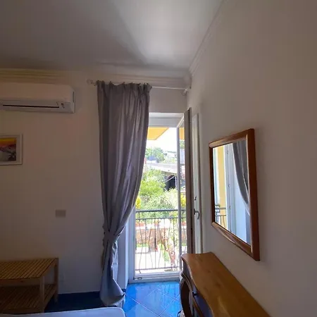 Lunaponzese Bed & Breakfast *